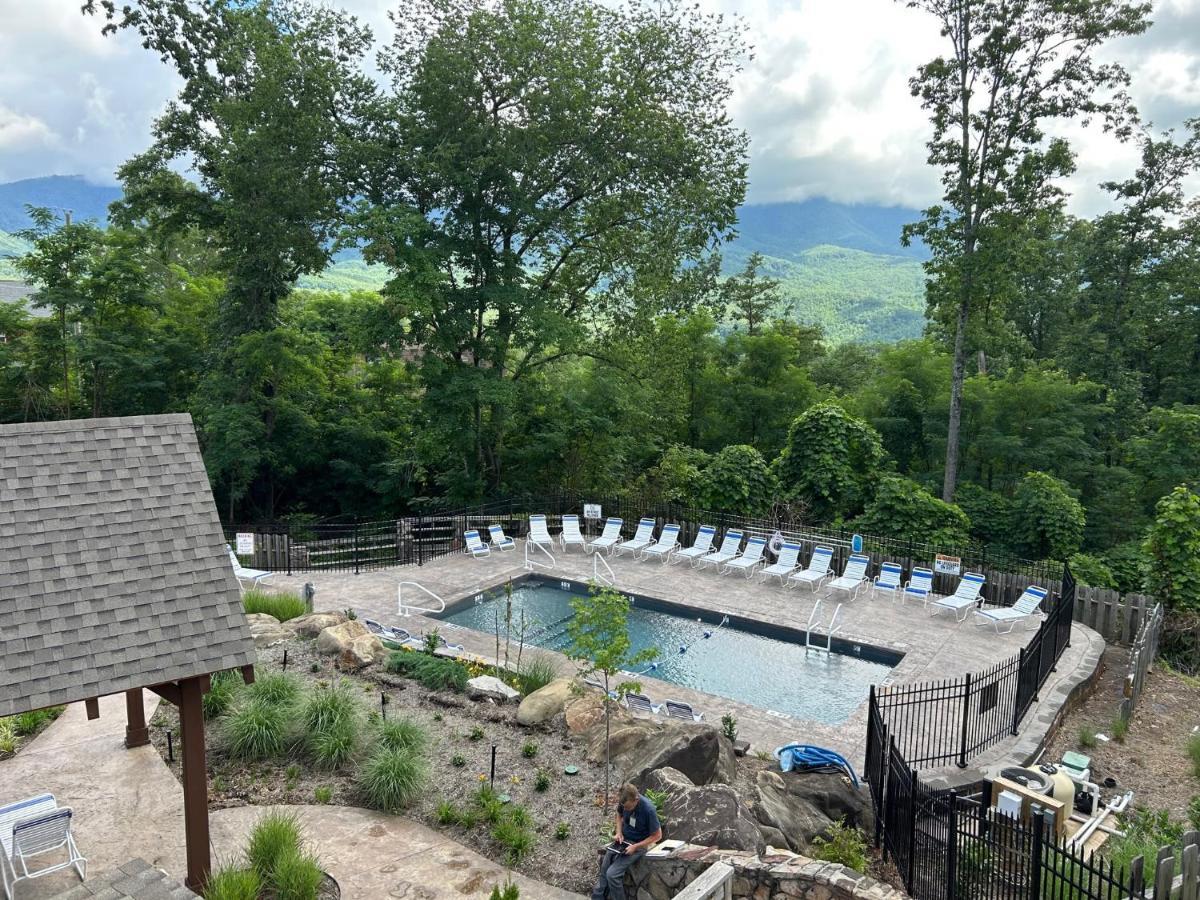 Happy Trails - Cobbly Nob Resort Home Gatlinburg Exterior photo